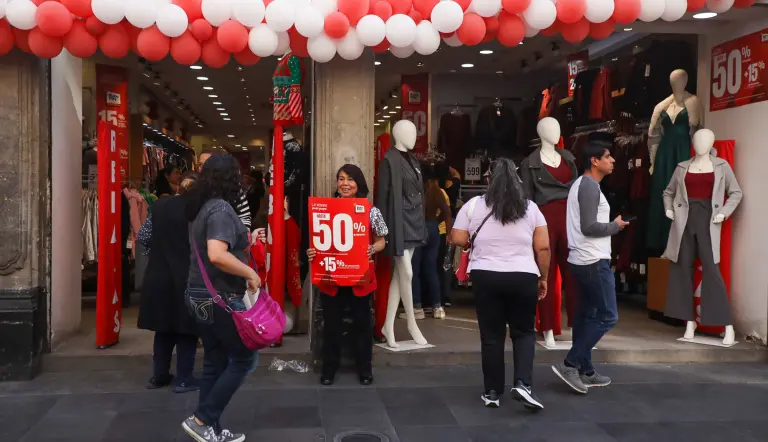Comerciantes del Centro Histórico calculan pérdidas millonarias tras violencia en el Zócalo