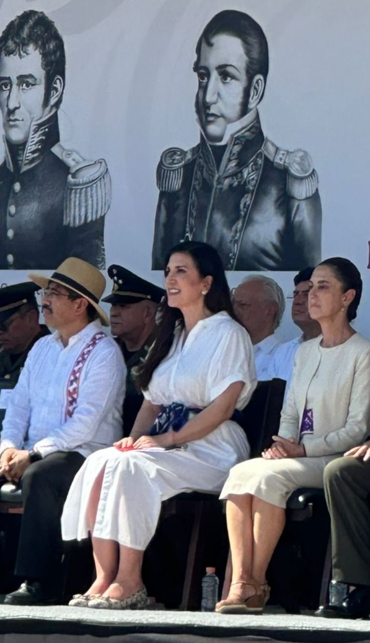Kenia López Rabadán acude a ceremonia por Independencia Marítima