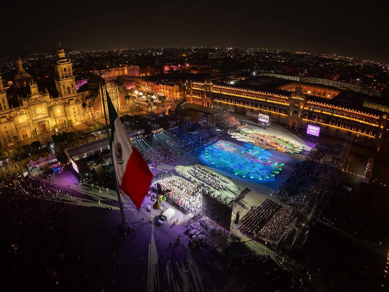 Niñez indígena llena el Zócalo en homenaje a lenguas originarias