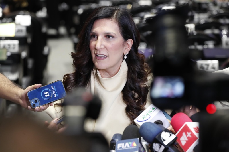 Kenia López pide unidad ante violencia y deja atrás pleitos políticos