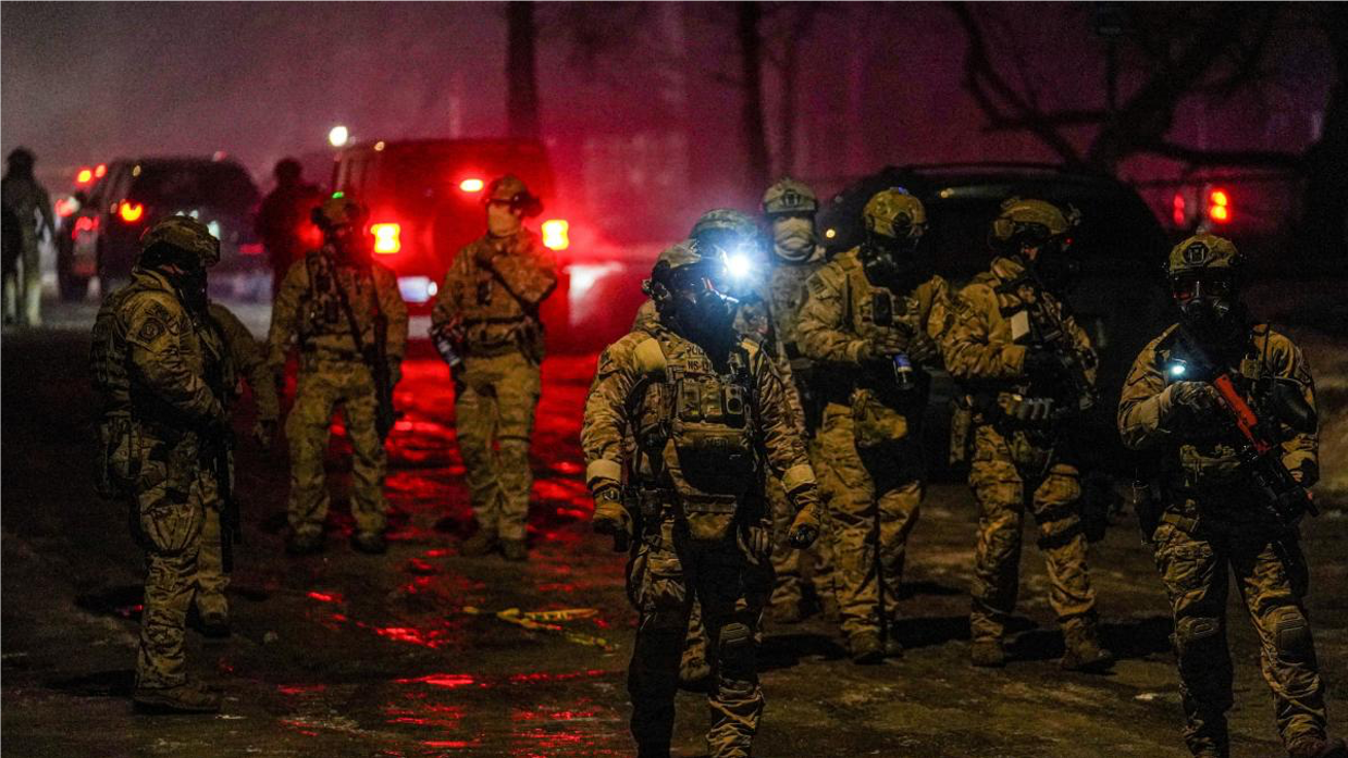 Trump amenaza con invocar la Ley de Insurrección en Minnesota tras ataques a agentes del ICE