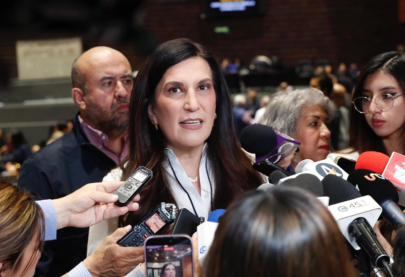 Kenia López Rabadán recuerda historia del Congreso con el Gran Tintero