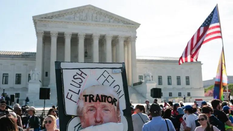 Corte Suprema de EE. UU. inicia debate sobre la ciudadanía automática por nacimiento con la presencia de Trump