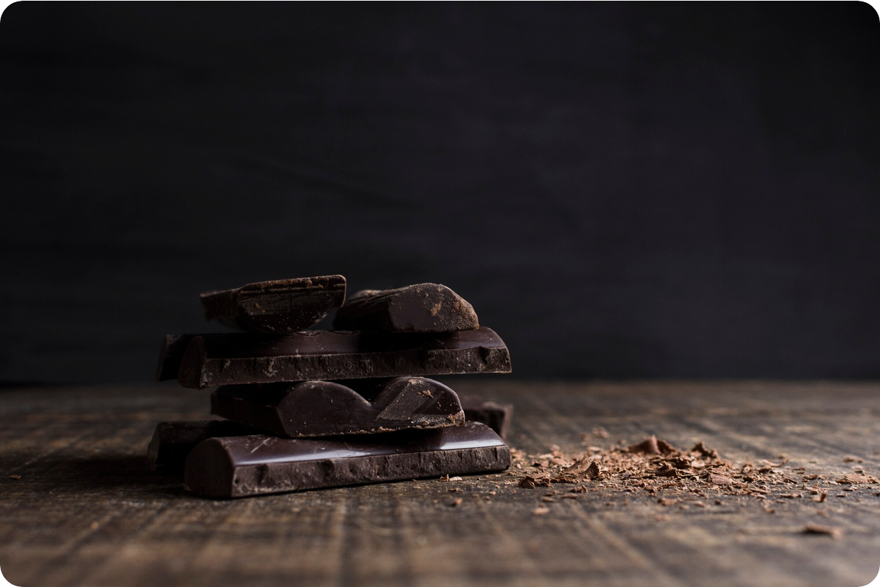 Chocolate negro y resistencia: el “superalimento” que mejora la energía y la salud vascular en deportistas