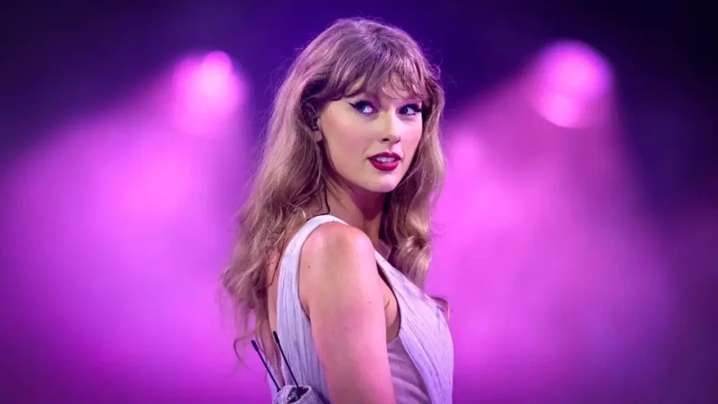 Taylor Swift entra al Salón de la Fama con récords de ventas