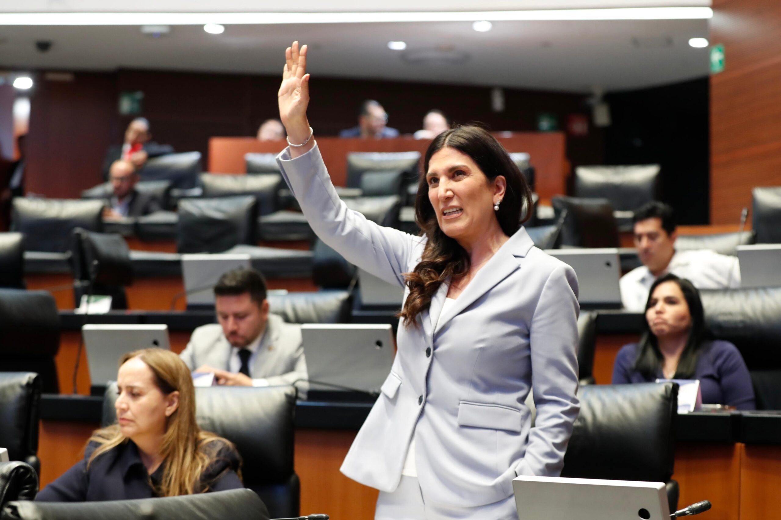 Kenia López Rabadán acusa “albazo autoritario” en pronunciamiento de la Comisión Permanente