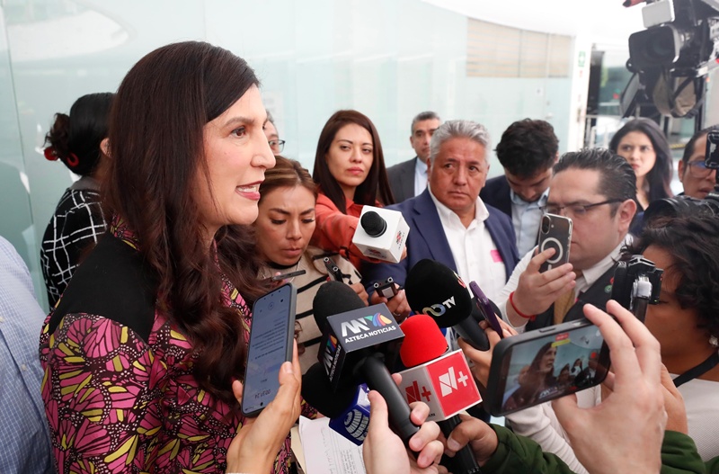 Kenia López abre agenda legislativa para vigilar licencias y diplomacia