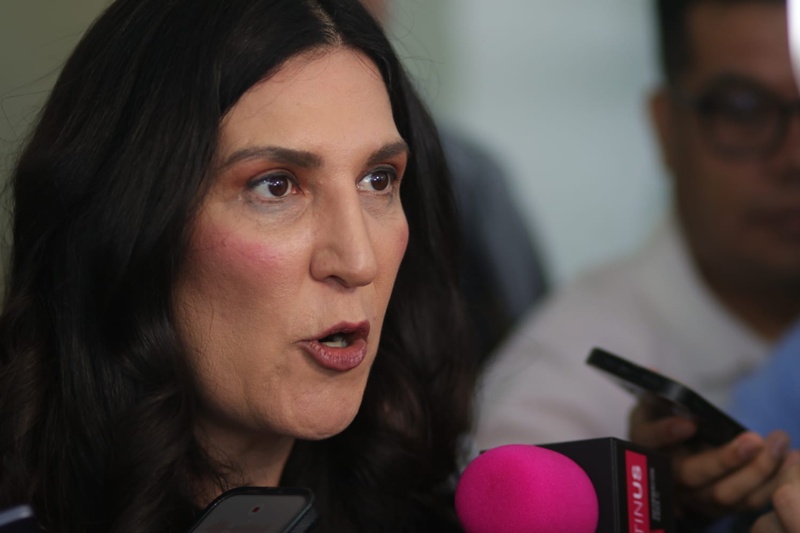 Kenia López Rabadán critica presencia de ministros en mitin del Monumento