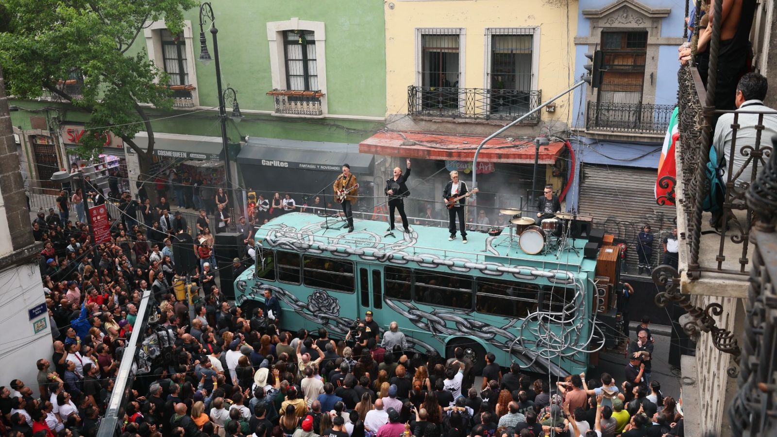U2 estrena “Street of Dreams” con escenas grabadas en México