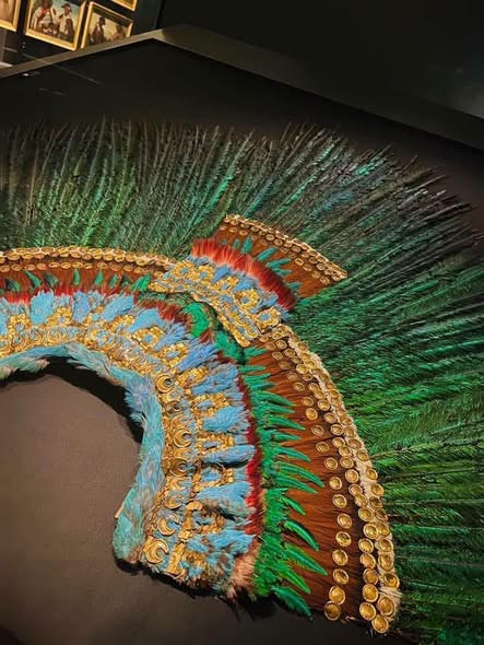 Quetzalapanecáyotl en Viena: estructura de 222 plumas impide traslado a México